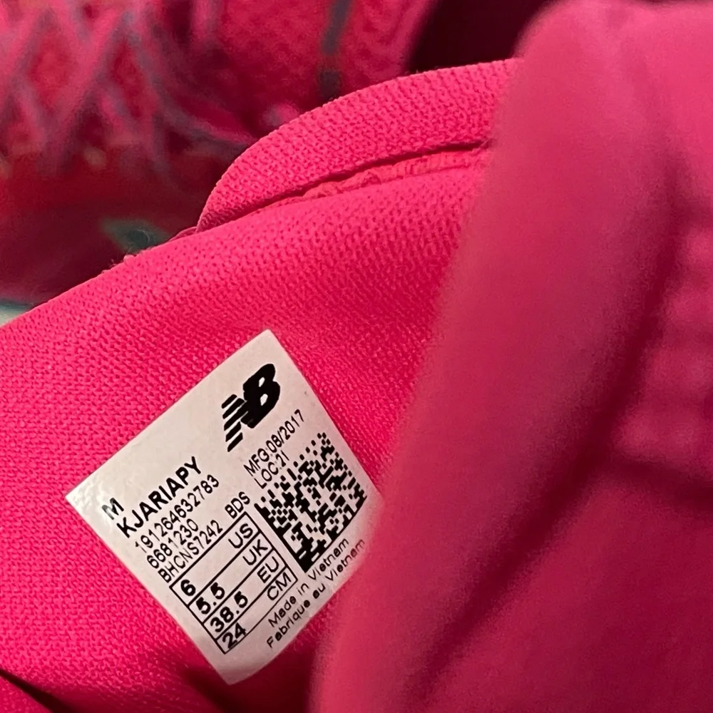 New Balance ARISHI pink Women’s Sz 6 Running Shoe sneakers MFG 08/2017